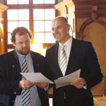 &Uuml;berreichung Gr&uuml;ndungsurkunde 2011